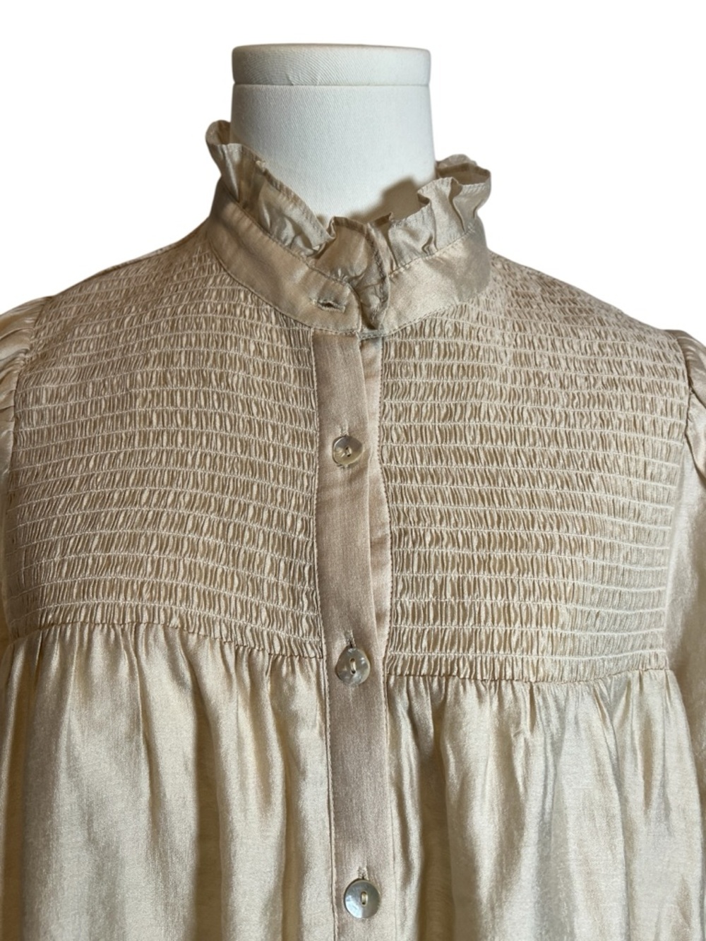 Tuckernuck Pomander Place Jaia Smocked Top In Champaign’s Size Large - Picture 2 of 8